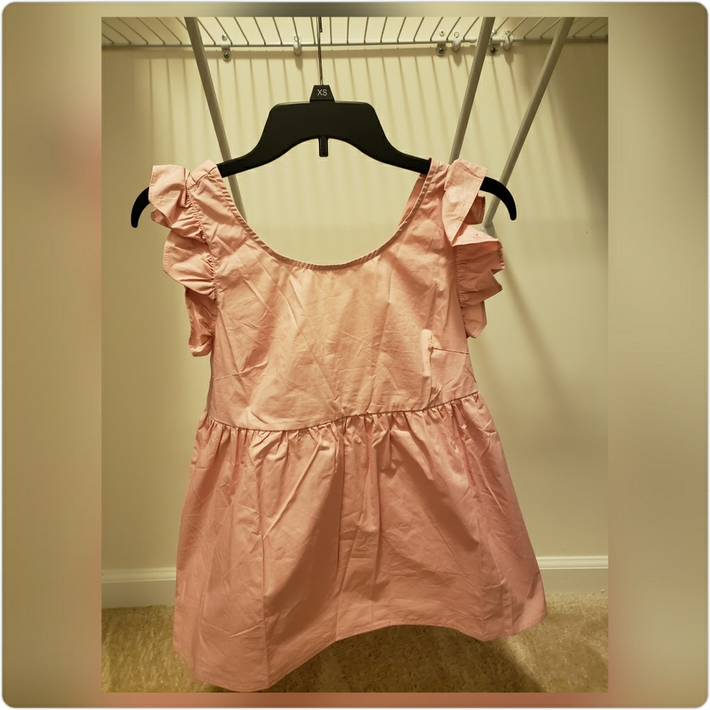 NWOT Ruffle trim, knot back smock top. Size XS